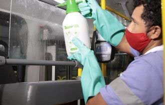 Ônibus em Manaus passam por sanitização para evitar a disseminação da Covid