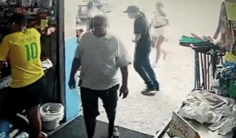 Policial aposentado é baleado dentro de mercadinho no Santa Etelvina, em Manaus; veja vídeo