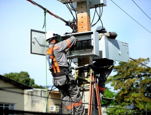 Câmara aprova convocação da diretoria da Ámbar Energia para explicar apagões e aumento nas contas de luz