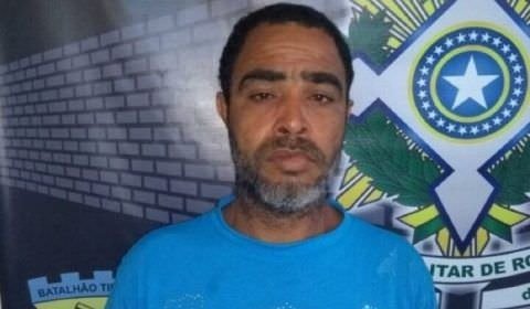 Serial killer que come olhos, orelha e bebe sangue de vítimas é preso pela PM