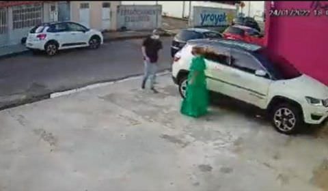 Suspeito de roubar carro de empresária em frente de loja em Manaus é preso