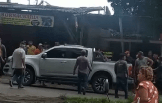 Urgente: casal é perseguido e crivado de bala dentro do próprio carro, em Manaus; veja vídeo