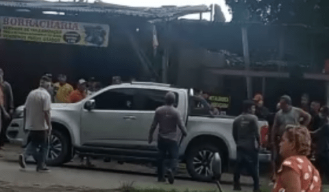 Urgente: casal é perseguido e crivado de bala dentro do próprio carro, em Manaus; veja vídeo