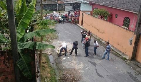 Urgente: mais dois sacos com corpos esquartejados são jogados em praças Manaus