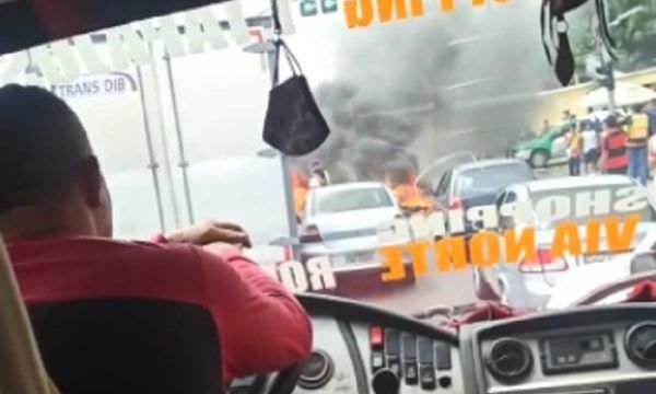 URGENTE moradores do Parque São Pedro queimam pneus e fecham a Torquato