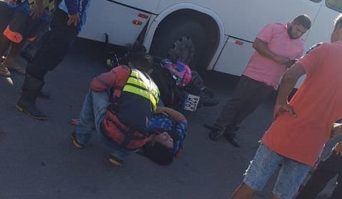 URGENTE: mulher quebra o braço em grave acidente na avenida Sumauma