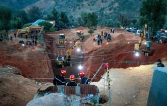 Agoniante: menino de 5 anos está preso há dias em poço de 32 metros; veja vídeos