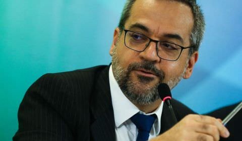 Alexandre de Moraes manda PF ouvir Abraham Weintraub nesta sexta-feira (4)
