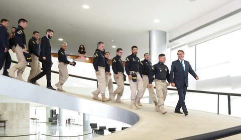 Apesar do discurso de Bolsonaro, forças de segurança se vacinam contra Covid-19