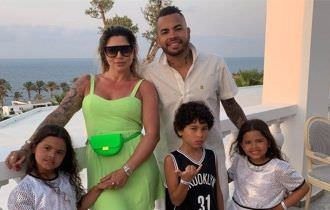Após dez anos na Ucrânia, Dani Souza e Dentinho temem por amigos de lá