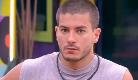 Arthur é atacado por Laís e Larissa, rebate e vai aos TTs do Twitter