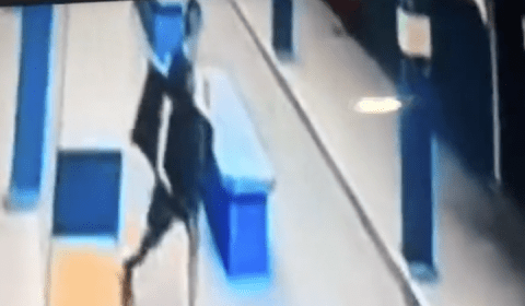 Assaltantes levam ar condicionado, tv e merenda escolar em Manaus; veja vídeo
