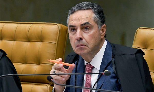 Barroso diz às Forças Armadas que Bolsonaro divulgou “informações sensíveis” sobre TSE