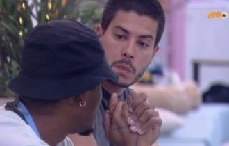 BBB22: PA descobre que Arthur foi alvo de fofoca de Jade e Laís; vídeo