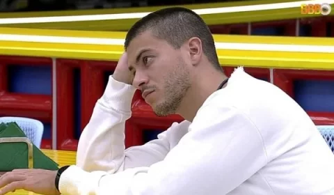 BBB22. Veja a reação de Arthur ao saber da desistência de Abravanel