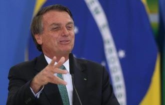 Bolsonaro apenas cumpre lei com reajuste a professores, diz ex-ministro