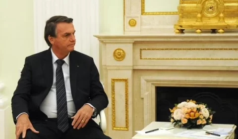 Bolsonaro debate com ministros sobre saída de brasileiros da Ucrânia