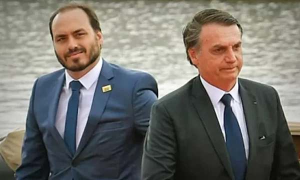 Bolsonaro resiste a marqueteiros para dar protagonismo a Carlos