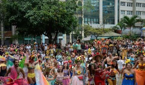 Com Ômicron e sem desfiles, Carnaval de 2022 movimentará 33% menos, diz CNC
