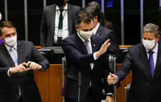 Congresso tem nas mãos as cartadas eleitorais de Bolsonaro