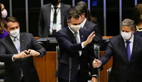 Congresso tem nas mãos as cartadas eleitorais de Bolsonaro