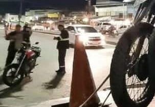 Corpo é jogado em frente ao aeroporto de Manaus