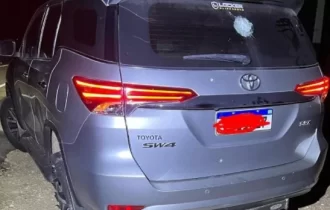 Deputado tem carro metralhado em tentativa de atentado. Veja fotos