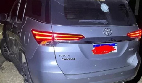 Deputado tem carro metralhado em tentativa de atentado. Veja fotos