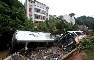 Desastre provocado pelas fortes chuvas deixa 104 mortos em Petrópolis (RJ)