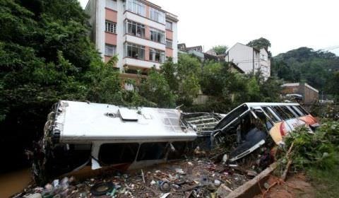 Desastre provocado pelas fortes chuvas deixa 104 mortos em Petrópolis (RJ)