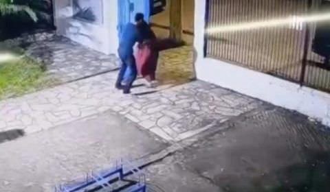 Diretora é esfaqueada por aluno