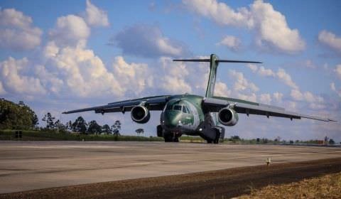 FAB disponibiliza aviões para retirar brasileiros da Ucrânia