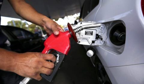 Federação de lojistas questiona lei do valor da gasolina