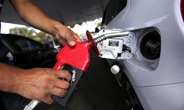 Federação de lojistas questiona lei do valor da gasolina