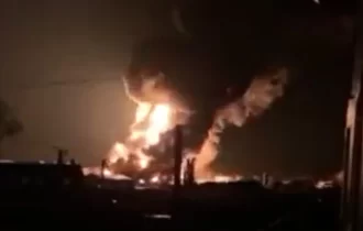 Fortes explosões iluminam céu de Kiev, na Ucrânia, nesta noite