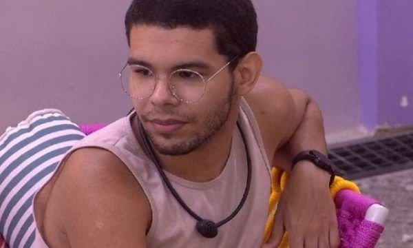 Globo se pronuncia sobre tosse de Vyni no BBB22. Leia nota