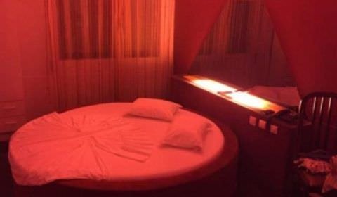 Homem morre dentro de motel na companhia de idosa de 71 anos