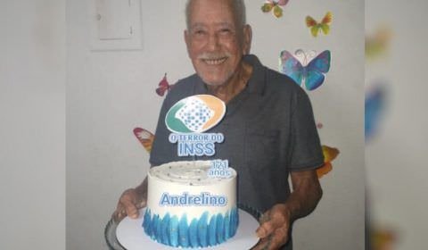 Idoso comemora 121 anos com bolo temático: 'O terror do INSS'