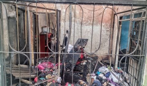 Incêndio destrói casa e mulher acusa cunhada de atear fogo em Manaus