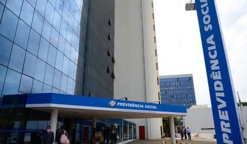INSS paga a partir de hoje benefícios de até um salário mínimo