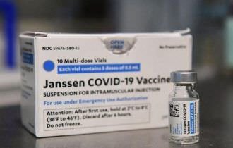 Johnson & Johnson suspende produção da vacina Janssen e causa preocupação de executivos