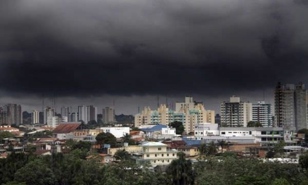 Manaus entra em Alerta de Atenção para fortes chuvas e ventos de até 100 Km/h