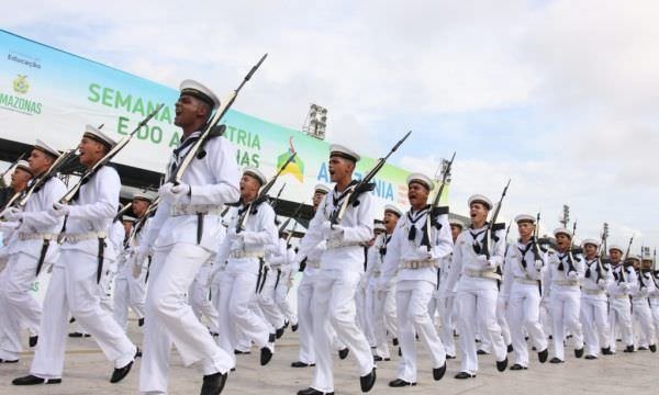 Marinha lança edital de concurso com 686 vagas para nível médio