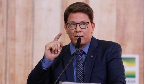 Mario Frias cancela viagem para Rússia em meio à pressão sobre gastos nos EUA