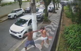 Mulher é derrubada com tapa ao tentar fugir de assaltante; veja vídeo