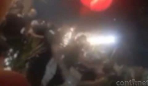 Mulheres brigam pelo amor do ‘boy magia’ e ficam nuas no meio da rua; veja vídeo
