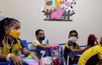 Número de crianças brasileiras que não sabem ler e escrever cresce 66% na pandemia