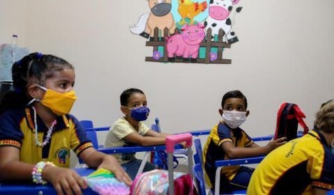 Número de crianças brasileiras que não sabem ler e escrever cresce 66% na pandemia