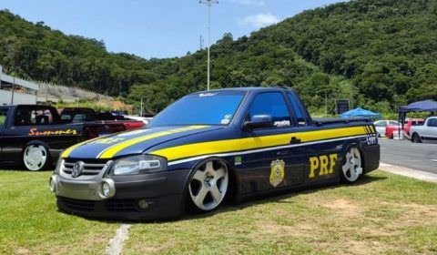 Picape rebaixada que ‘fingia’ ser viatura da PRF é apreendida