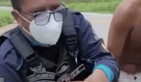 PM luta para salvar a vida de criança que estava engasgada; veja vídeo